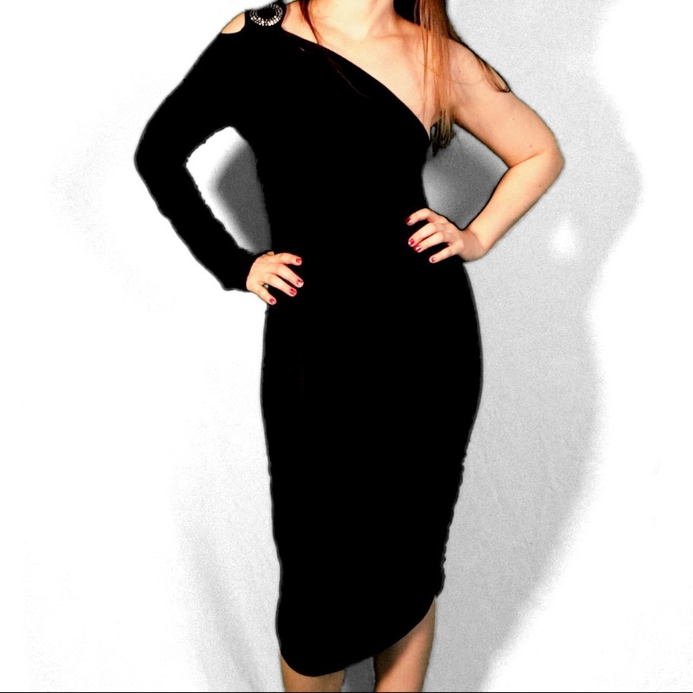 Gorgeous One Shoulder Black Dress